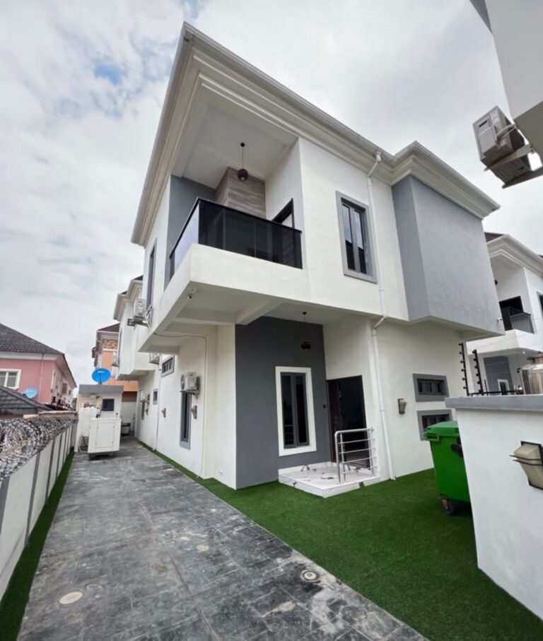 Luxury 5 bedroom fully detached duplex
