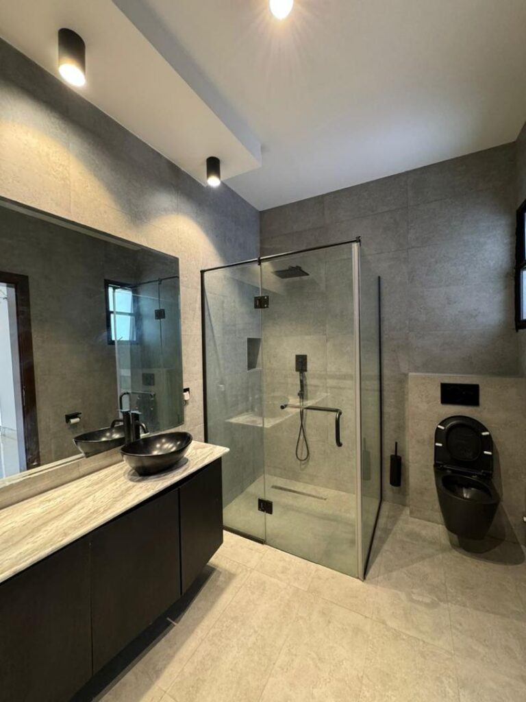 Beautifully Built 3 Bedroom Apartment – photo 8