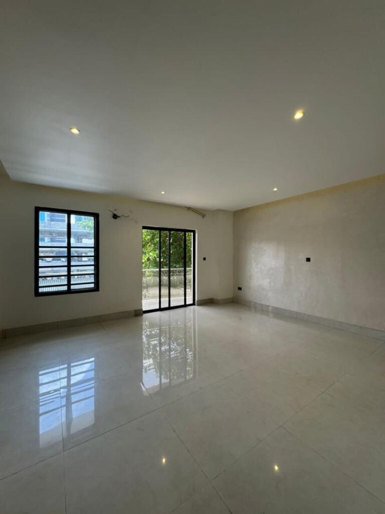 Beautifully Built 3 Bedroom Apartment – photo 10