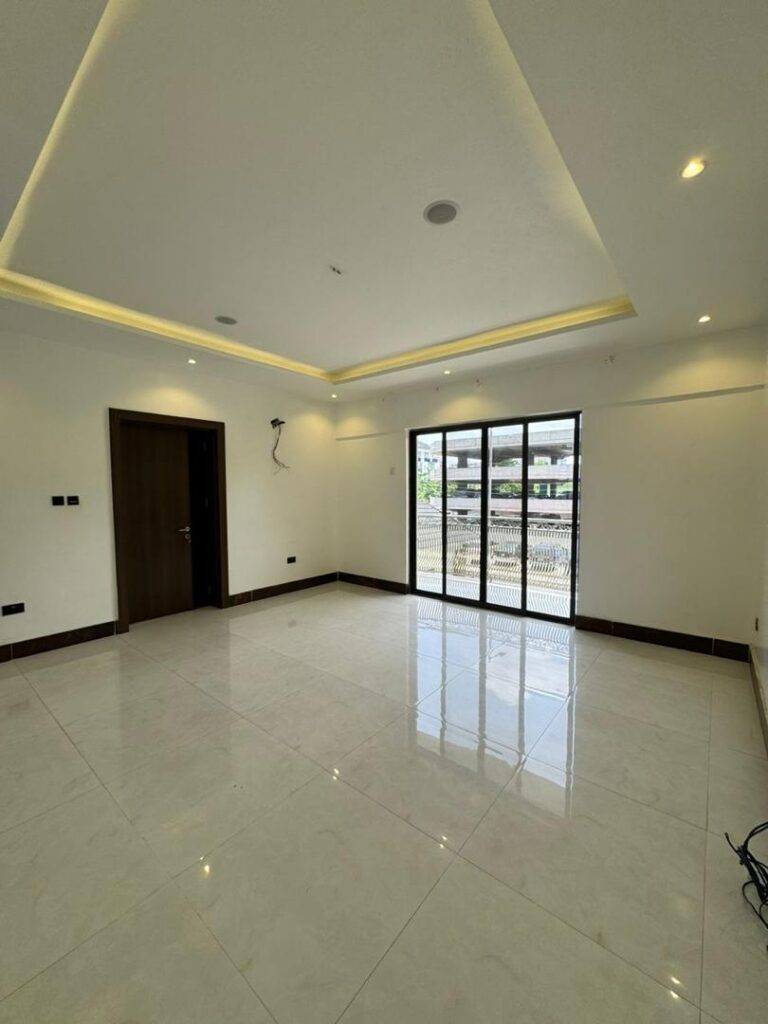 Beautifully Built 3 Bedroom Apartment – photo 16