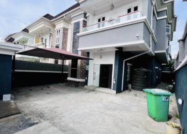 4 bedroom Semi Detached Duplex with a BQ and a gatehouse on distress sale 