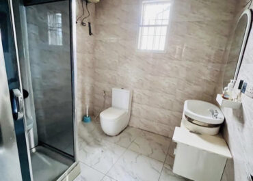 4 bedroom Semi Detached Duplex with a BQ and a gatehouse on distress sale  – photo 9