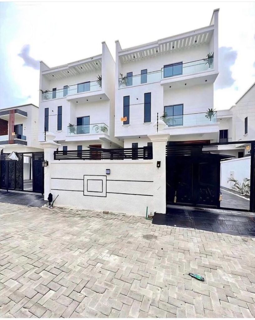 Luxury 6 bedroom detached duplex in Chevron, Lekki