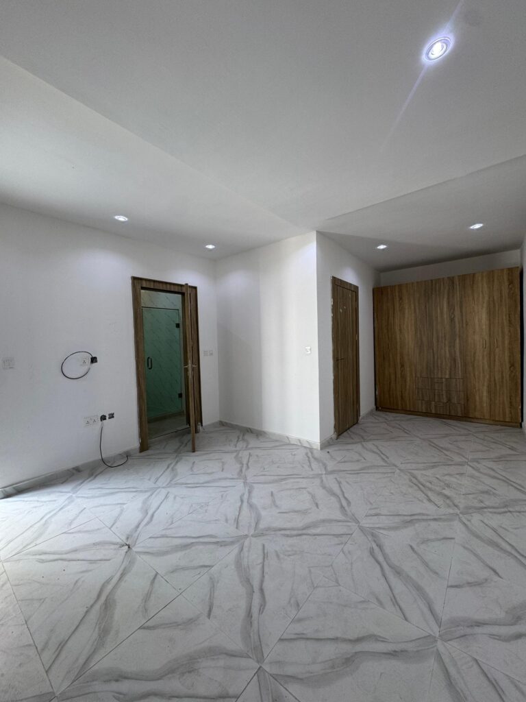 4 bedroom Terraces Duplex for sale at Ajah – photo 6